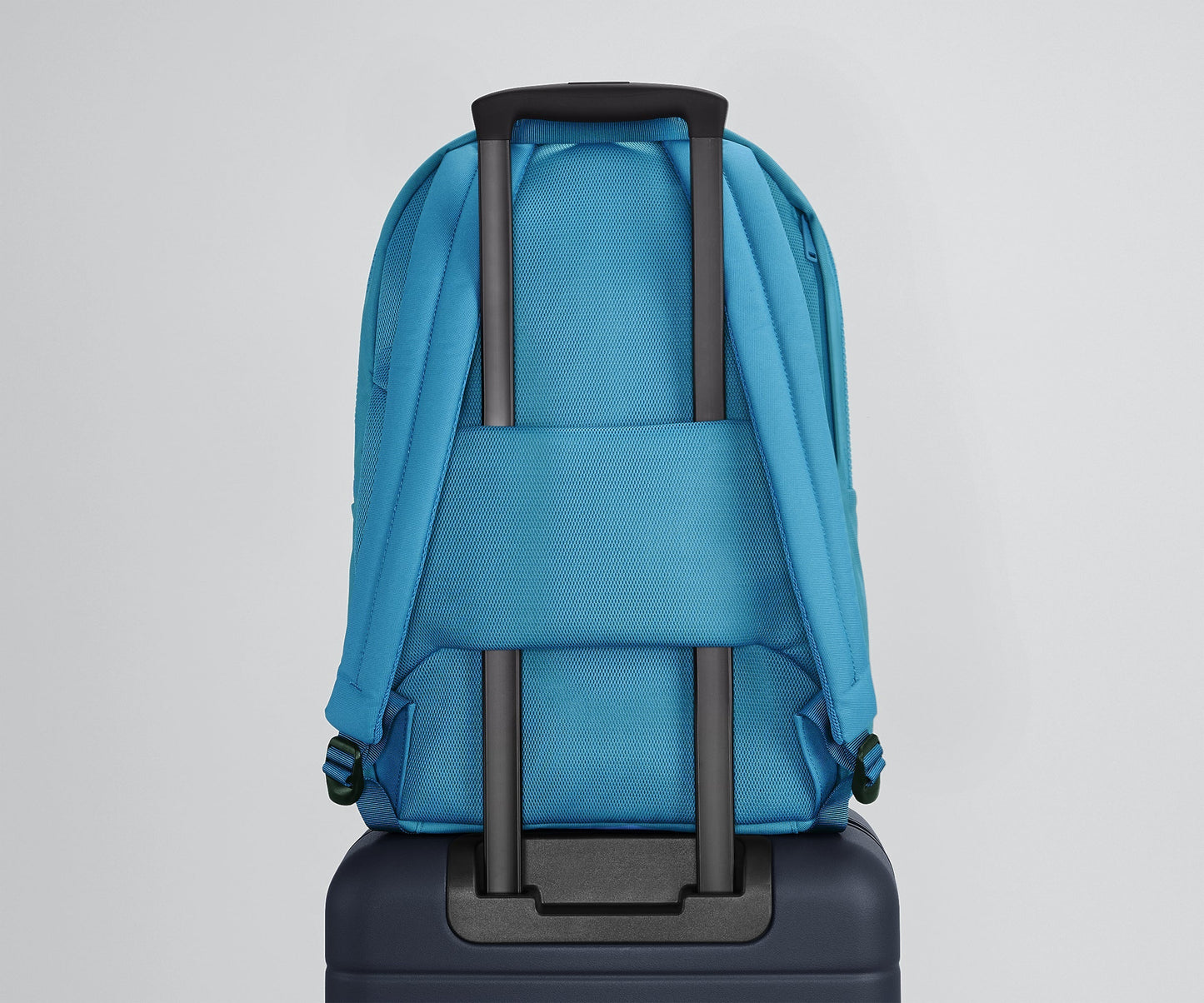 Active Backpack 26L in Vivid Blue
