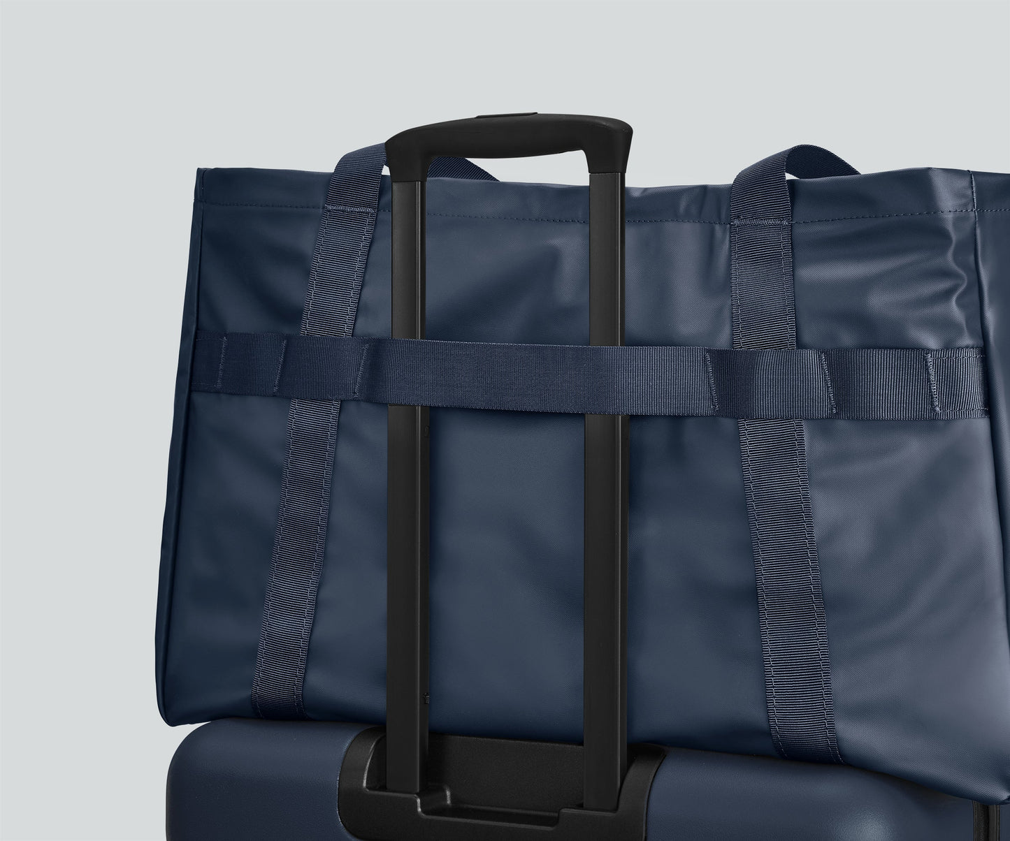 Active Tote 45L in Navy Blue