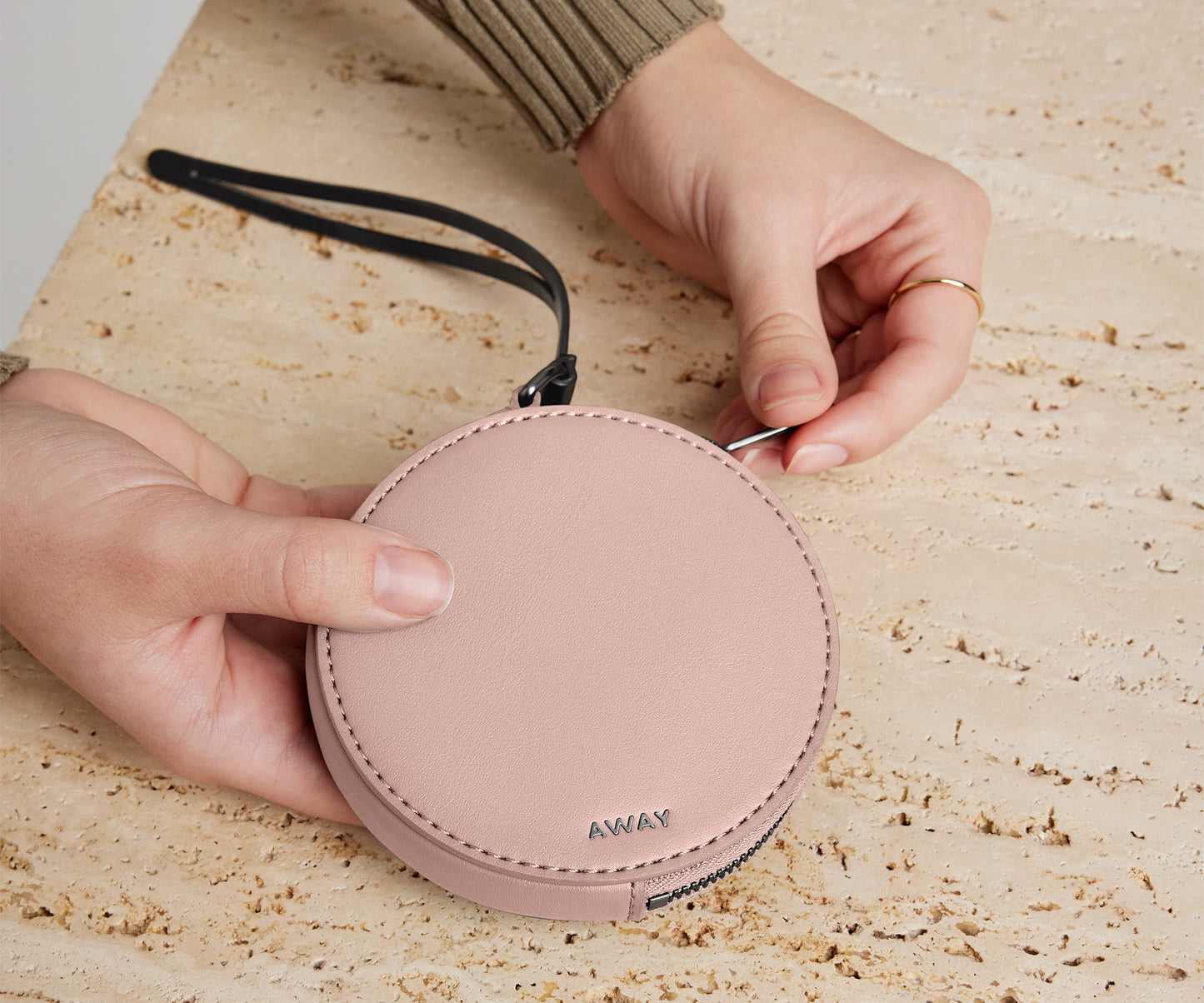 The Circle Zip Pouch in Petal