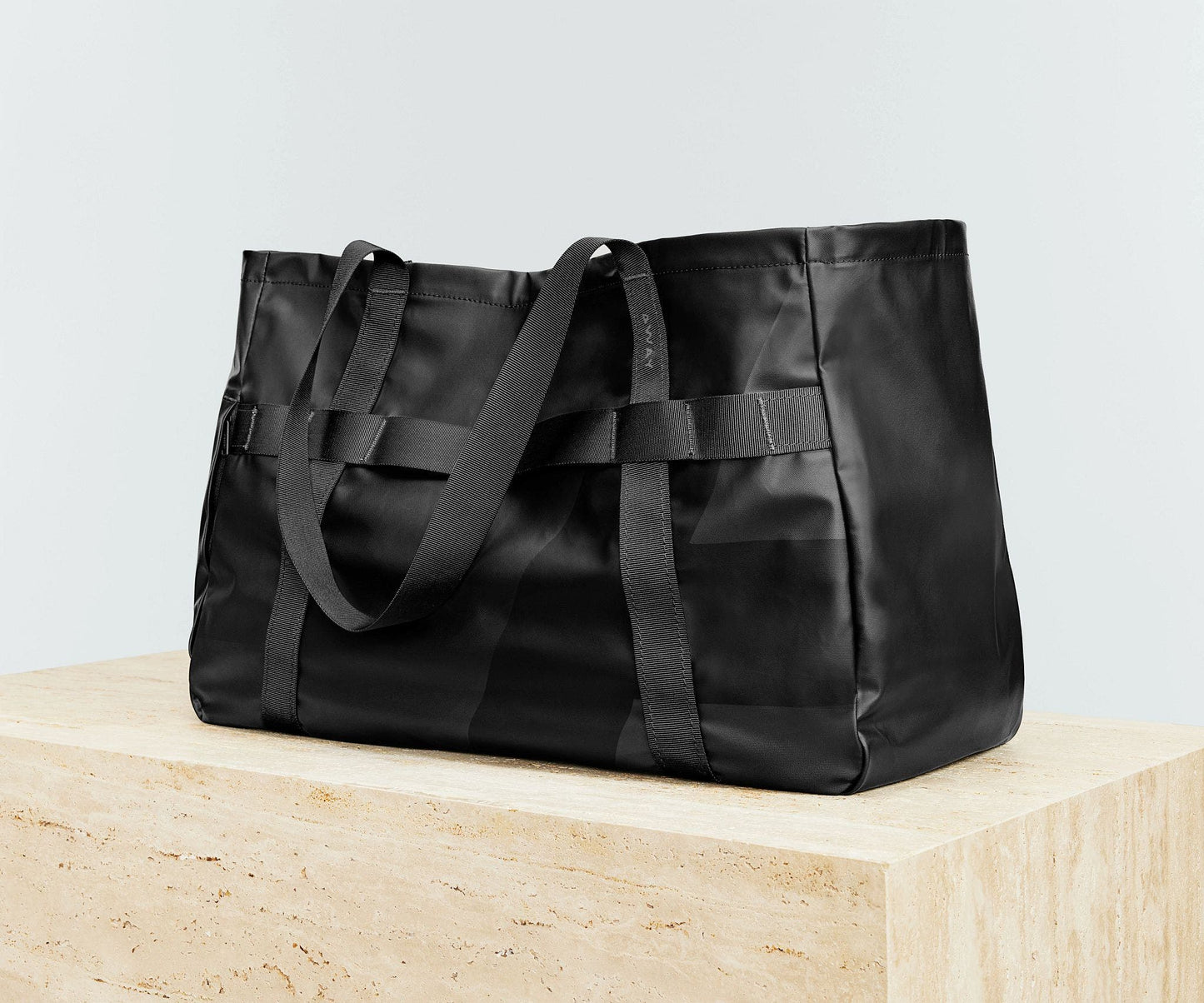 Active Tote 45L in Jet Black