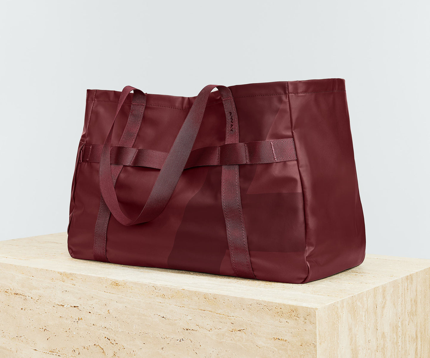 Active Tote 45L in Burgundy Red